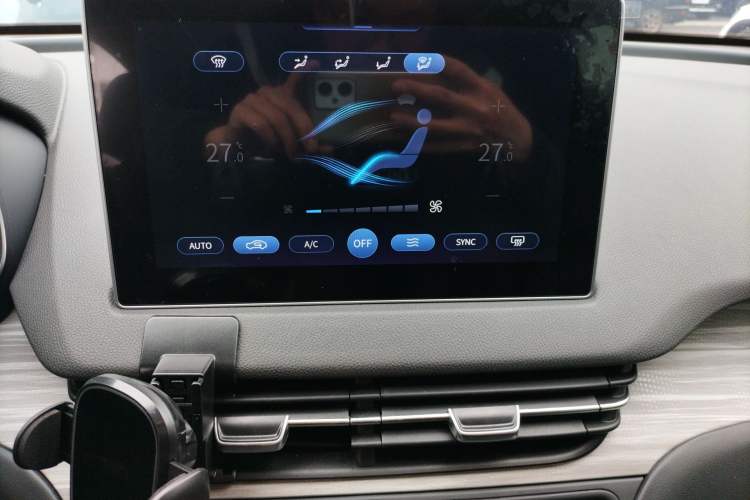 Used Hongqi E-QM5 2024 500km Range Edition Audio And AC Panel