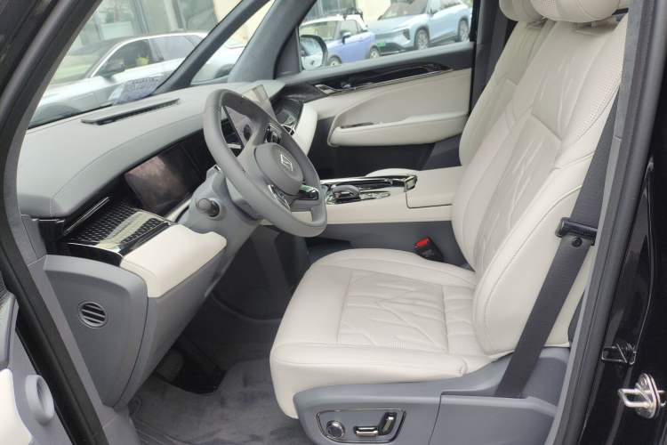 Used Zeekr 009 2024 Six-Seat Executive Version 4WD 108 kWh Left Front Seat