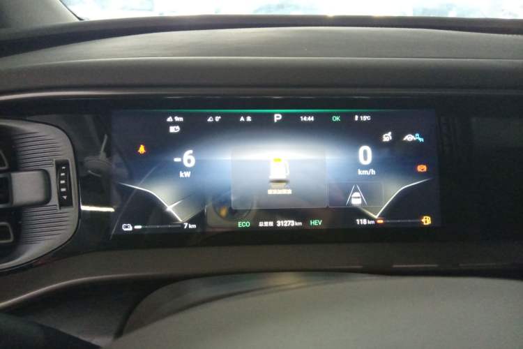 Used Denza D9 2022 DM-i 1040 Prestige Model