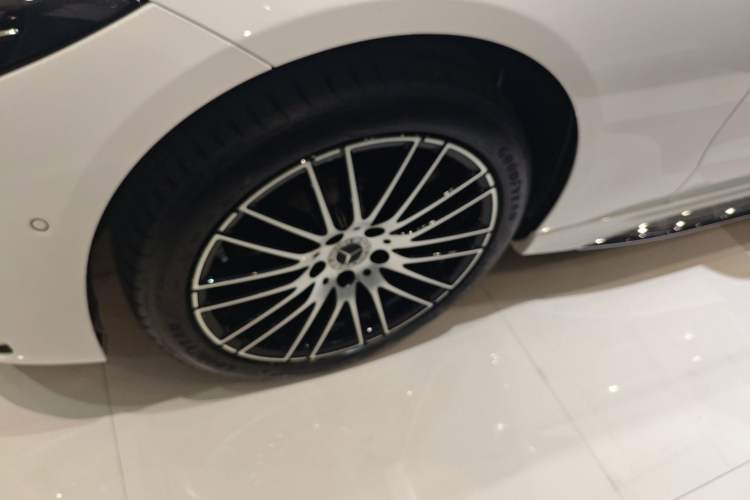 Used Mercedes-Benz C-Class 2024 Restyled C 260 L Sport Edition Left Front Wheel Hub