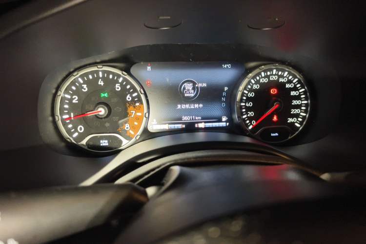 Used Jeep Renegade 2018 Connected Large Screen Version 180T Automatic Smart Version Odometer Close Up