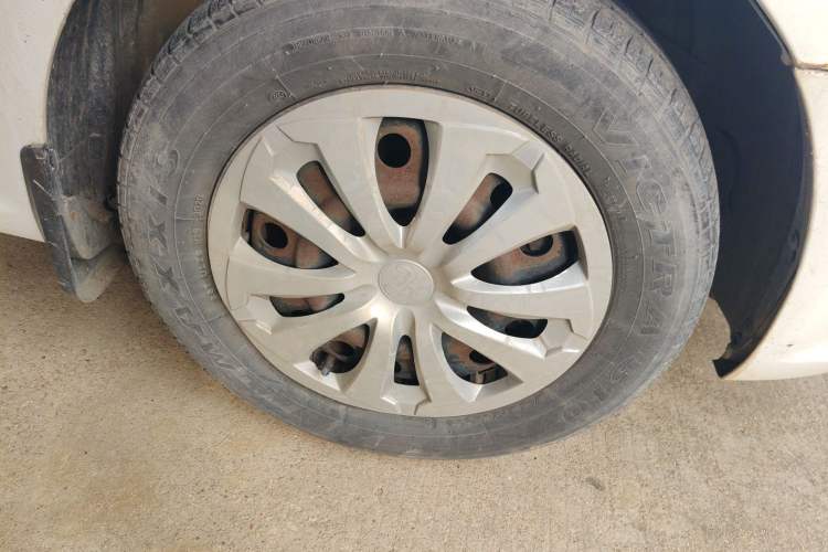 Used Roewe 350 2013 350S 1.5L Manual Xunchi Edition Right Front Wheel Hub