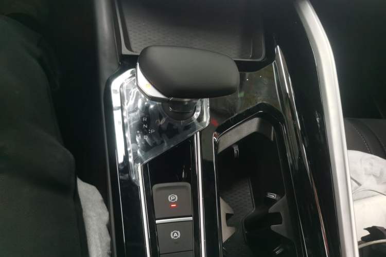 Used Geely Auto Preface 2025 Dongfang Yao 2.0TD Jin Chao Edition Gear Lever