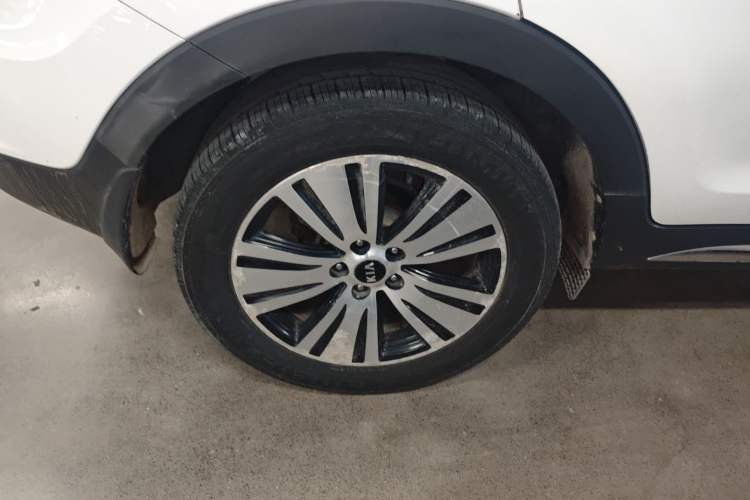 Used Kia Sportage R 2015 2.0L Automatic Two-Wheel Drive DLX Model Right Rear Wheel Hub