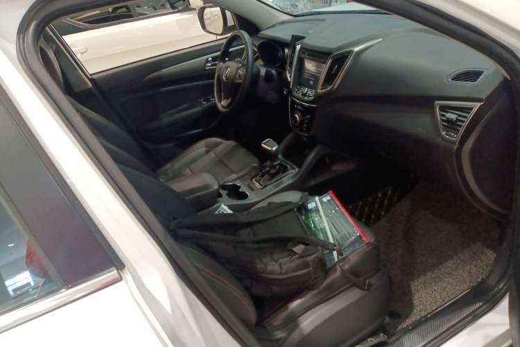 Used CHANGAN CS75 2014 1.8T Automatic Elite Version China V Standard
