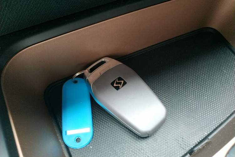 Used SOL E10X 2021 302 km Range Luxury Version 31.4 kWh