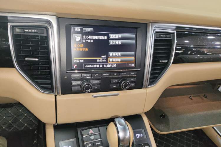 Used Porsche Macan 2016 Macan S 3.0T Audio And AC Panel