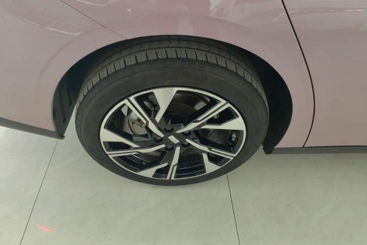 Used Geely Galaxy L6 2024 125km Creative Edition
