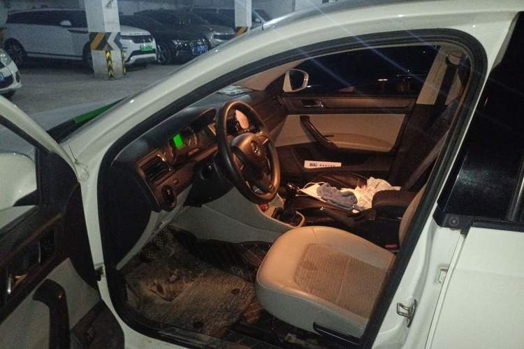 Used Skoda Rapid 2015 1.6L Manual Smart Selection Model
