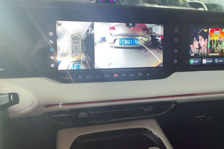 Used VOYAH FREE 2025 318 318 km Rear-Drive Touring Edition Audio And AC Panel