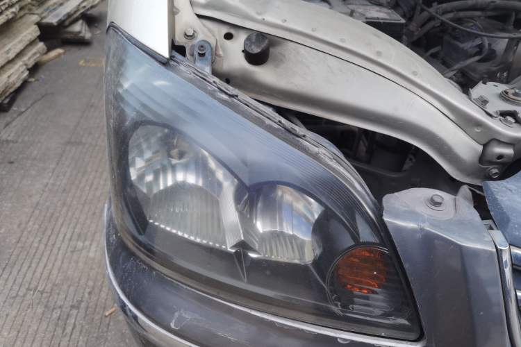 Used FORTHING Lingzhi 2013 M3 1.6L 7-seat Standard Model Right Front Headlight