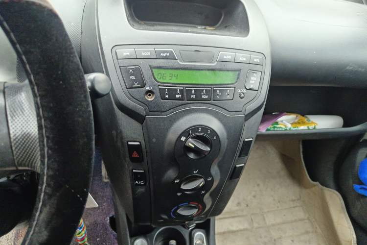Used BYD F0 2011 Shangku Edition 1.0L Yuexiu Model Audio And AC Panel