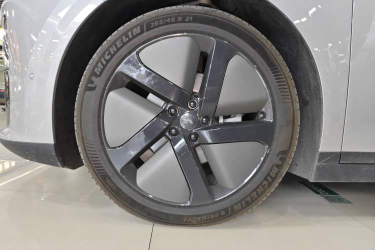 Used Li Auto i6 2025 Model Two-Wheel-Drive Standard Type
