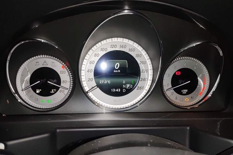 Used Mercedes-Benz GLK-Class 2013 GLK 300 4MATIC Dynamic Sunroof Model