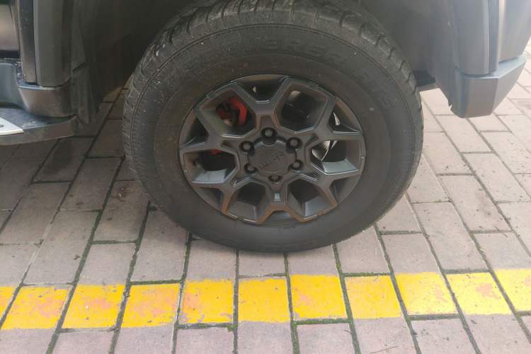 Used BAIC Off-Road BJ40 2021 2.0D Automatic Four-Wheel Drive Blade Hero Edition Adventurer Type Right Front Wheel Hub