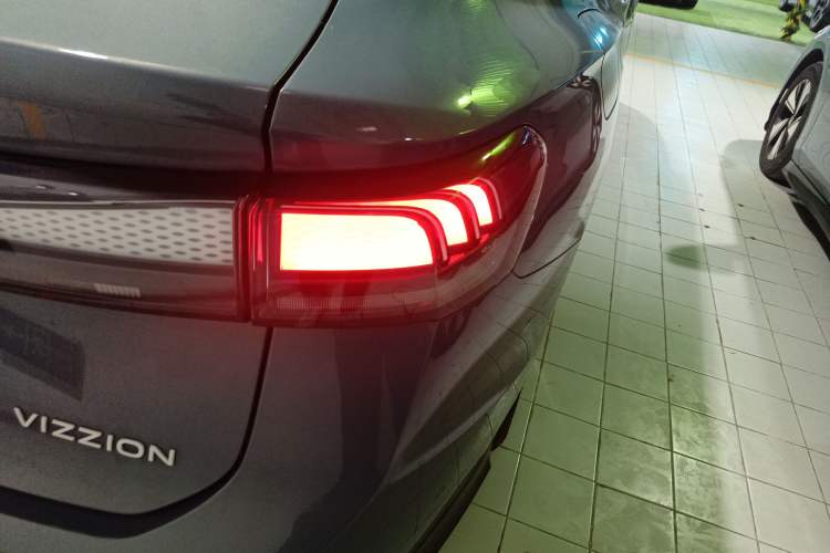 Used Volkswagen ID.7 VIZZION 2024 AIR model Right Rear Taillight