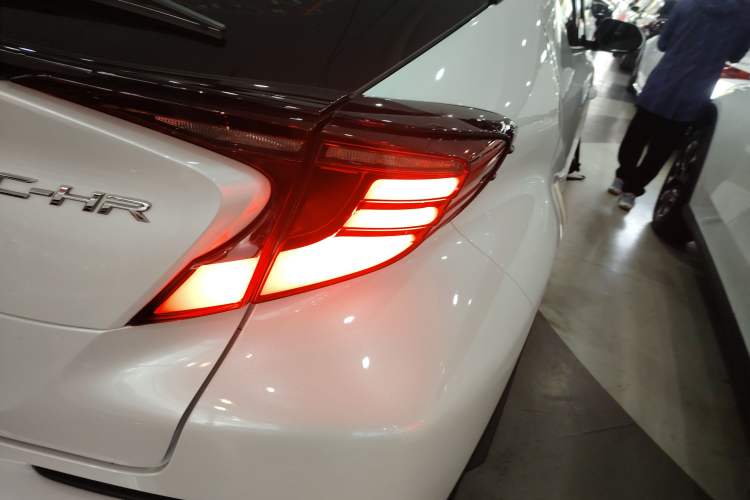 Used Toyota C-HR 2021 2.0L Luxury Edition Exterior 3