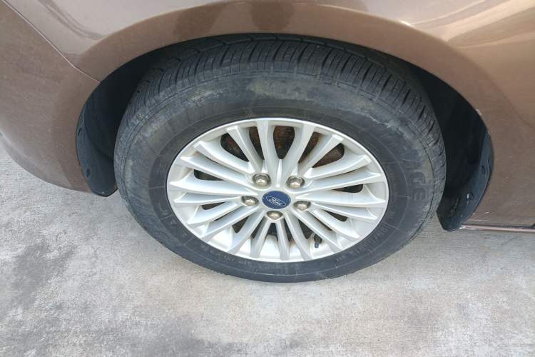 Used Ford Escort 2017 Revised Version 1.5L Manual Comfort Edition Left Front Wheel Hub