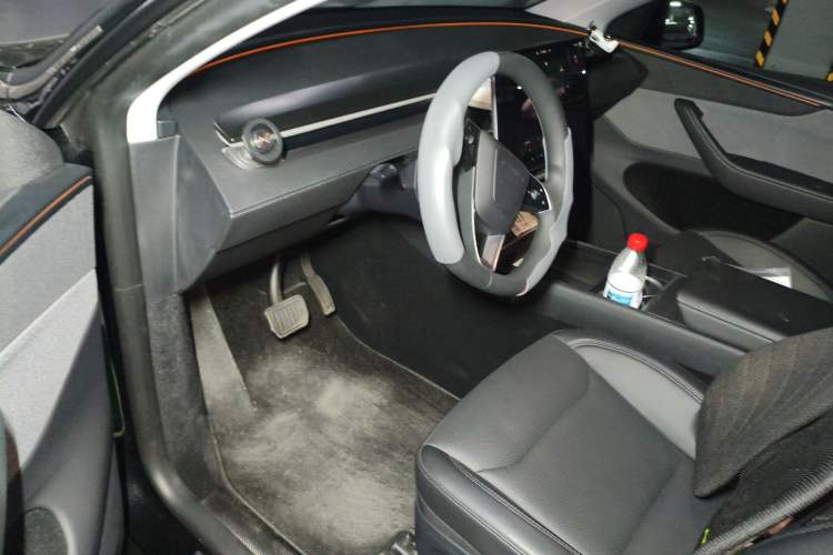 Used Tesla Model Y 2025 Rear-Wheel-Drive Version Driver Seat