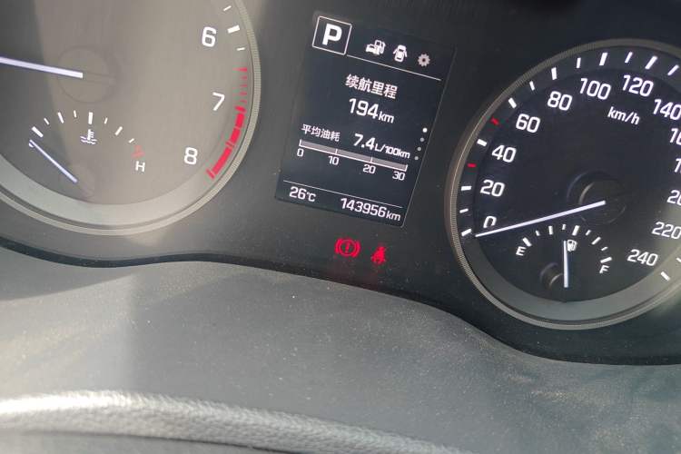 Used Hyundai Tucson 2015 1.6T Dual-Clutch Two-Wheel-Drive Smart Model Odometer Close Up