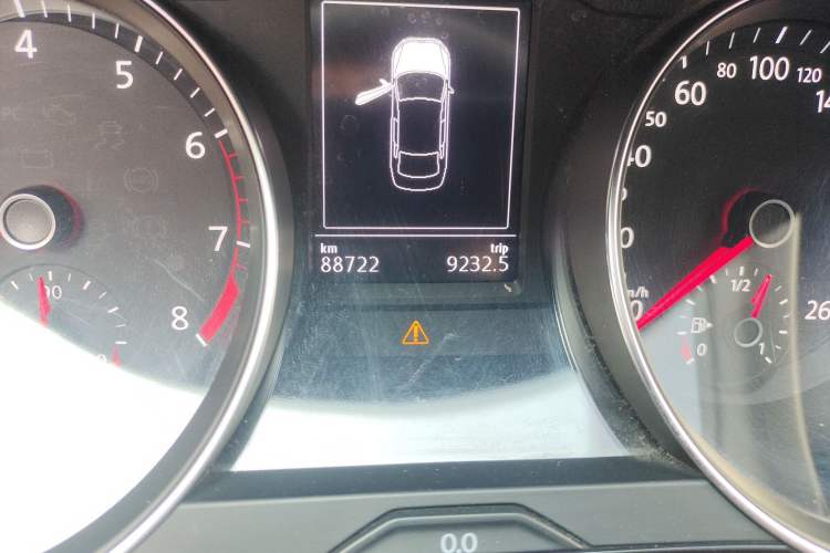 Used Volkswagen Magotan 2018 330TSI DSG Luxury Model Odometer Close Up