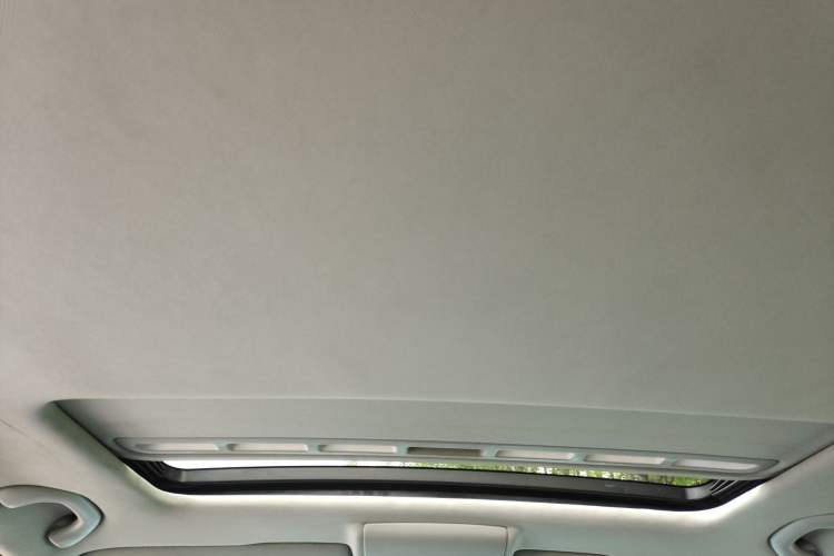 Used Volkswagen Lavida 2013 Restyled Classic 1.6L Manual Comfort Edition Headliner