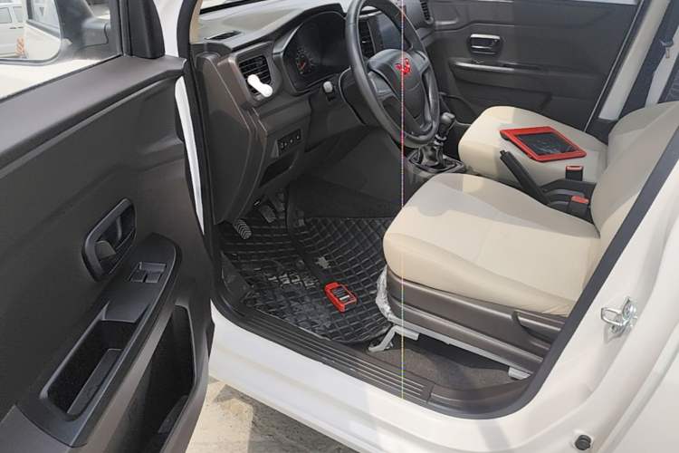 Used Wuling Hongguang V 2022 1.5L Jingqu Edition Electric-Assist LAR Driver Seat