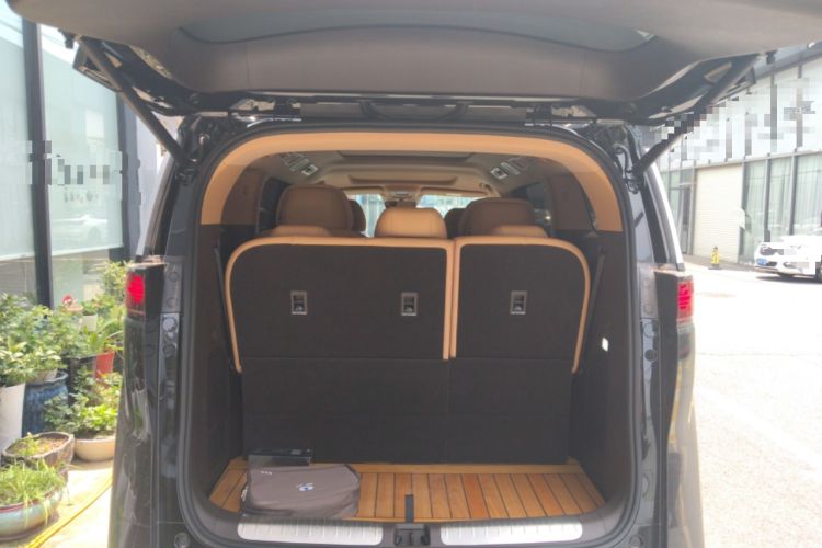 Used Denza D9 2025 DM-i Smart Drive 1020 Four-Wheel Drive Deluxe Model Trunk