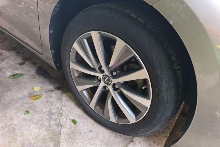 Used Lexus ES 2018 200 Excellence Edition China V Standard Right Front Wheel Hub