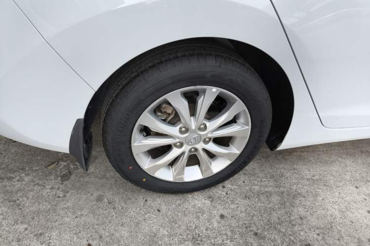 Used Hyundai Elantra (5th Generation / Langdong) 2016 1.6L Automatic Smart Version
