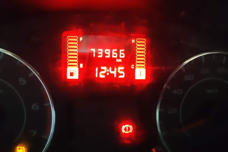 Used Wuling Rongguang V 2019 1.5L Window-Sealed Utility Model China VI LAR Odometer Close Up