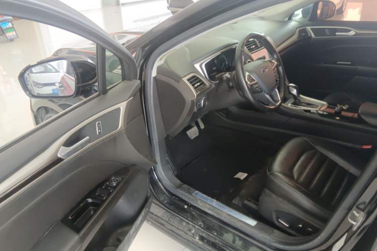 Used Ford Mondeo 2013 2.0L GTDi 200 Fashion Edition Driver Seat