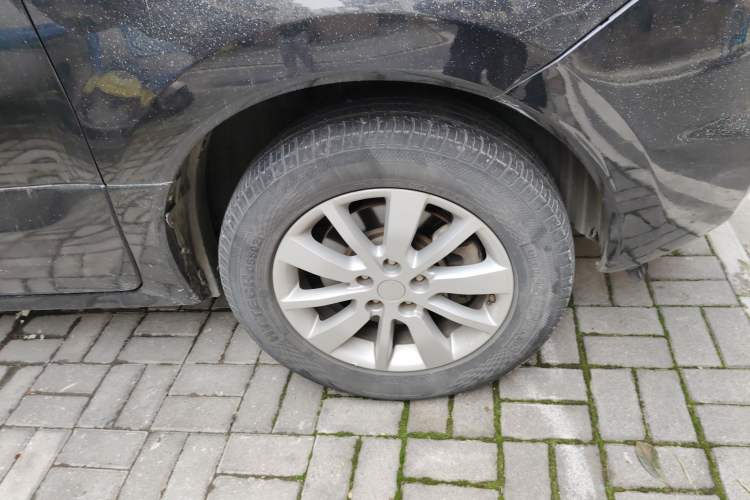 Used Renault Koleos 2013 2.5L 4x4 Comfort Edition with Navigation
