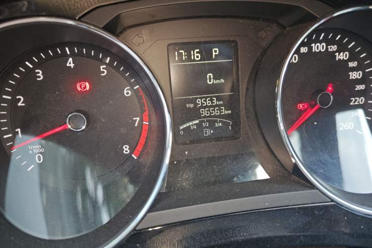 Used Volkswagen Sagitar 2018 1.6L Automatic Comfort Model Odometer Close Up