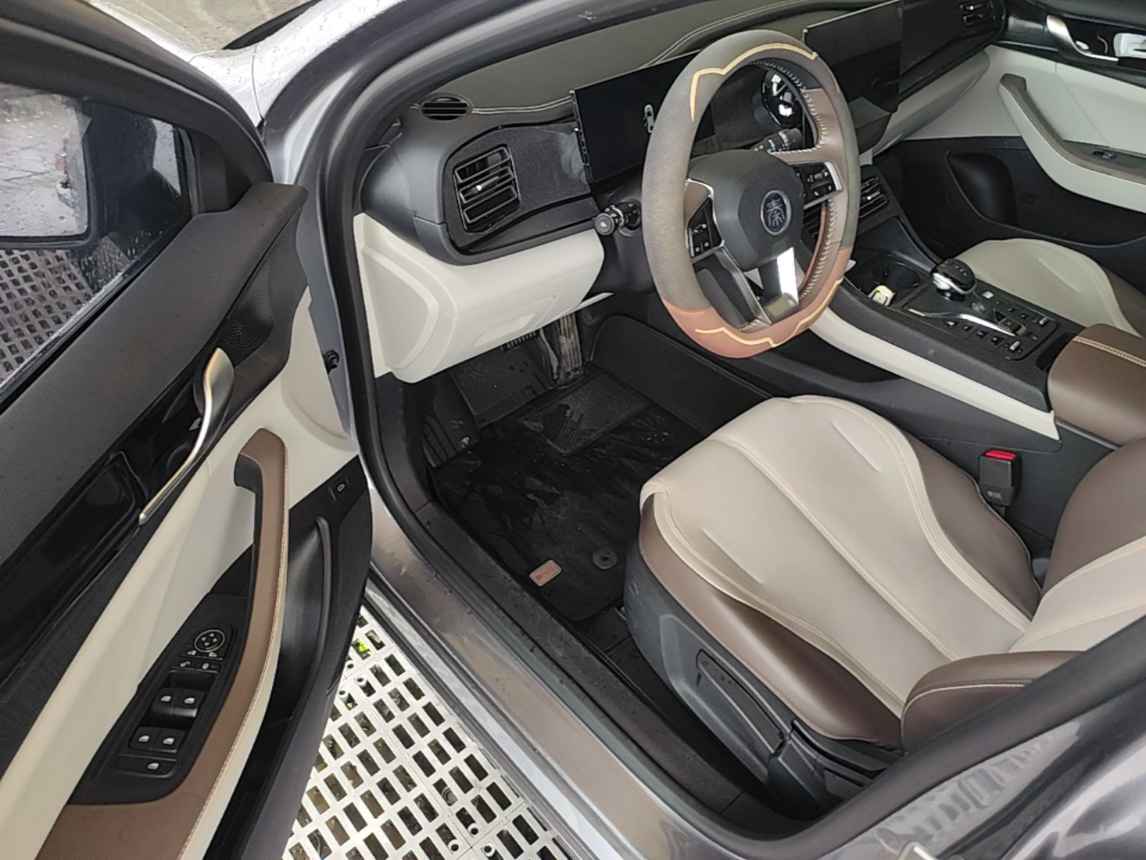 BYD Qin PLUS 2023 Champion Edition DM-i 55KM Leading Model — снимка 18