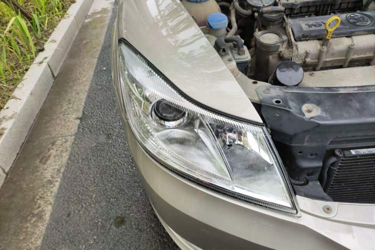 Used Skoda Octavia 2013 1.6L Manual Yijie Edition Right Front Headlight