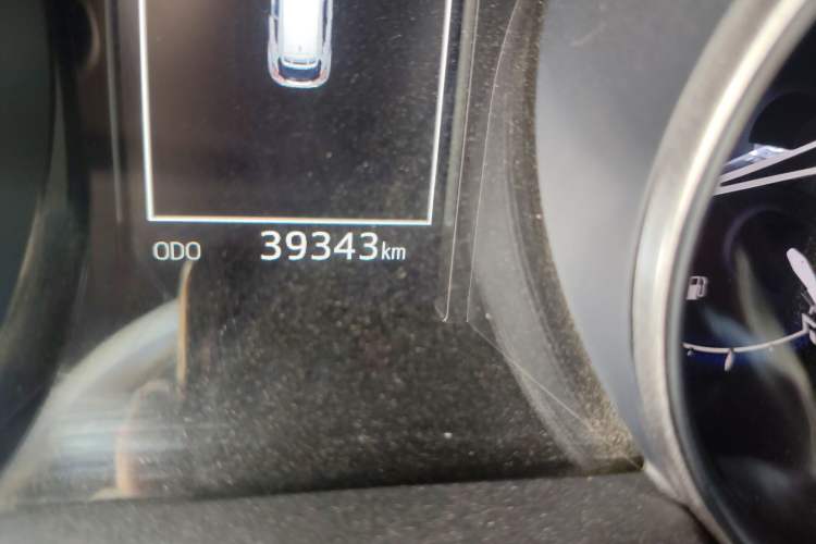 Used Toyota C-HR 2020 2.0L Leading Edition Odometer Close Up
