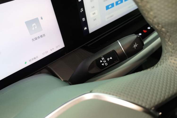 Used ARCFOX Alpha S 2023 735E+ Forest Edition 160kW Gear Lever