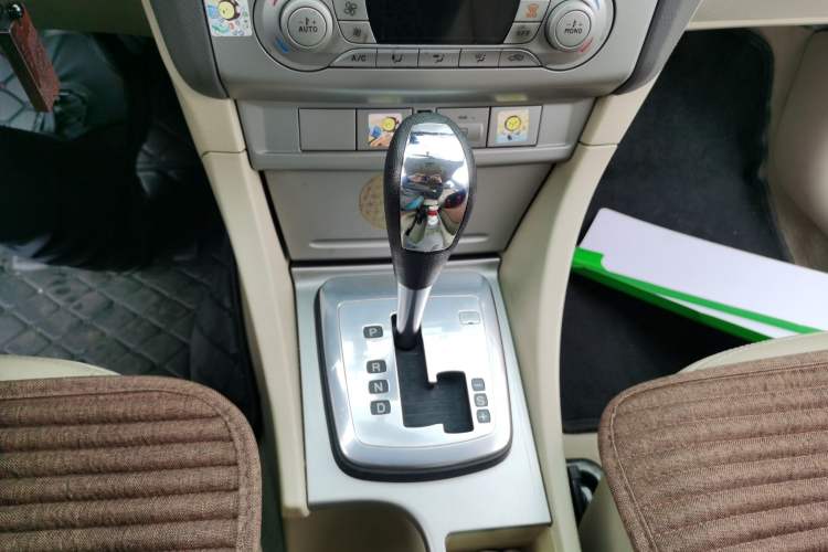 Used Ford Focus 2013 Hatchback Classic 1.8L Automatic Fashion Edition Gear Lever