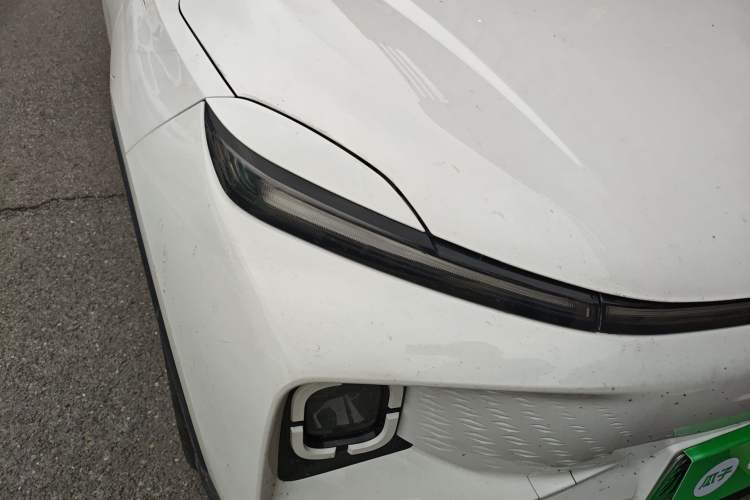 Used Geometry E Firefly 2024 401 km Fluorescent