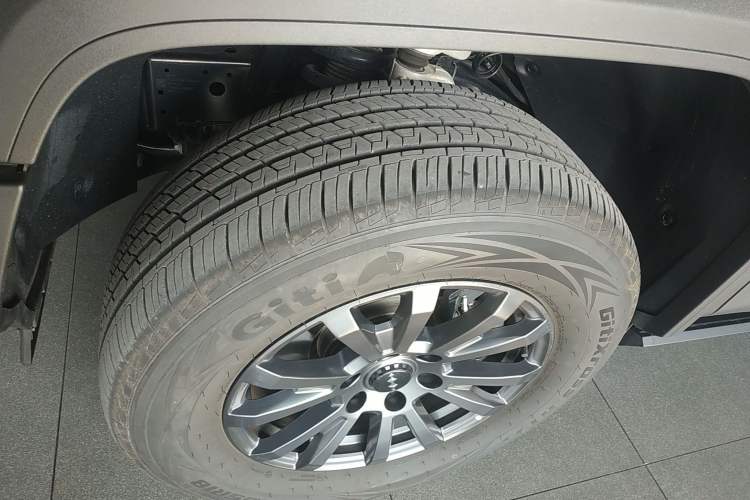 Used Formula Leopard 5 2023 Explore Edition
