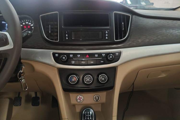 Used Baojun 730 2016 1.5L Manual Value Edition 7 Seats China V Emission Standard