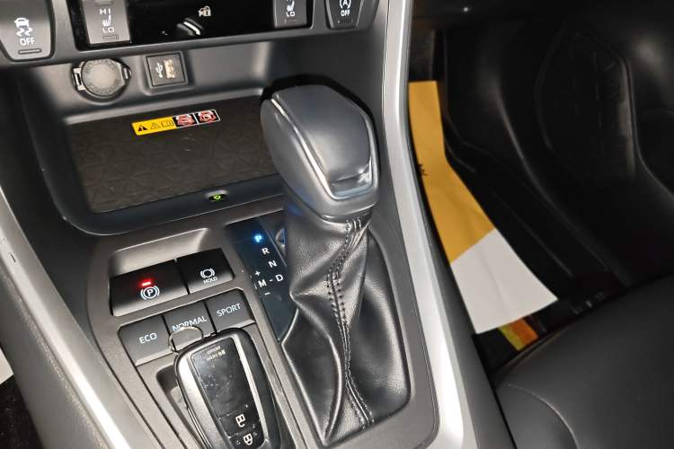 Used Toyota RAV4 2023 2.0L CVT Two-Wheel Drive Fashion Plus Edition
