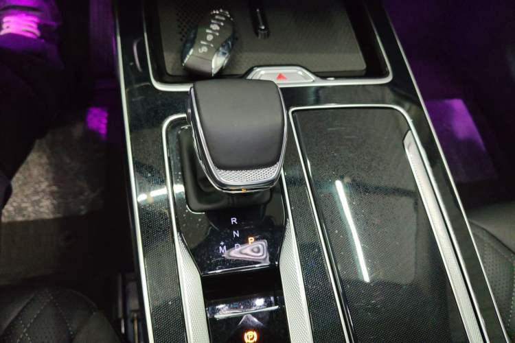 Used Hongqi HS5 2023 2.0T Four-Wheel Drive Flagship Pro 500 000th Unit Commemorative Edition Gear Lever