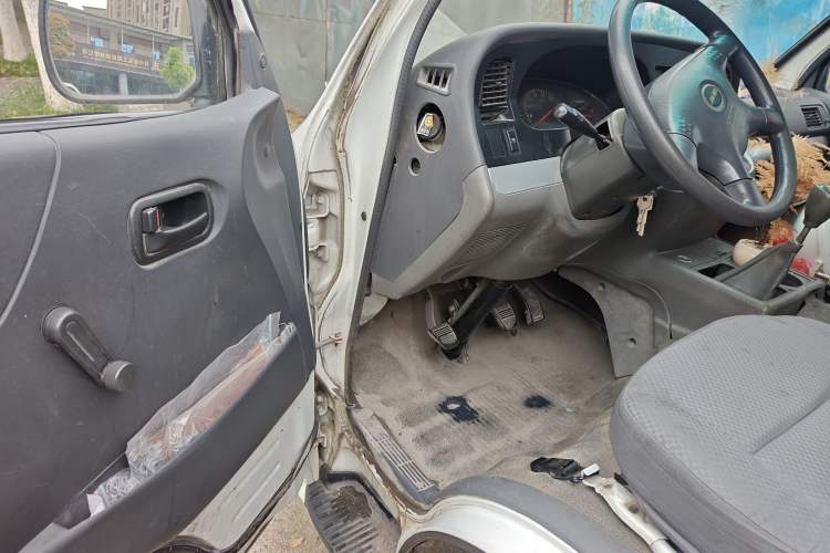 Used Jinbei Hiace 2011 2.0L 5th Generation Kuaiyunwang Standard Version 4G19 Driver Seat