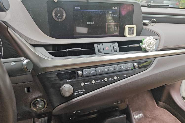 Used Lexus ES 2020 200 Excellence Edition Audio And AC Panel