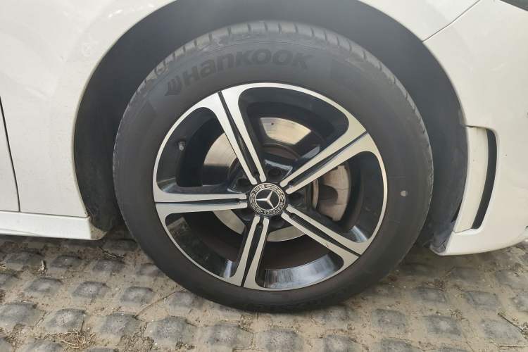 Used Mercedes-Benz A-Class 2022 Revised Version A 200 L Sport Sedan Fashionable Style Right Front Wheel Hub