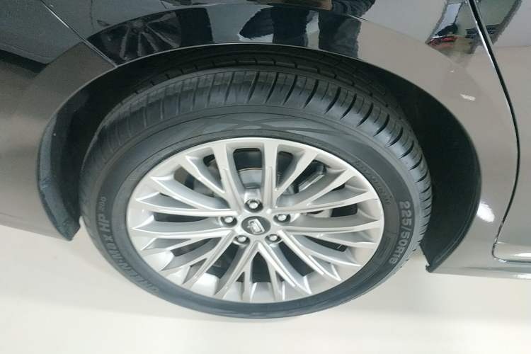 Used Bestune B70 2022 Third Generation 1.5T Automatic Enjoyment Version Right Rear Wheel Hub