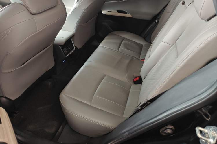 Used Toyota Harrier 2022 2.0L CVT Two-Wheel Drive Deluxe Edition
