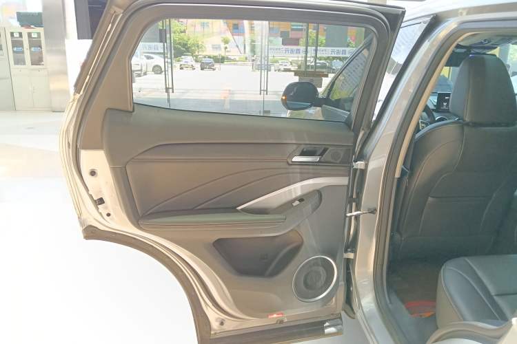 Used Wey VV6 2018 2.0T Two-Wheel-Drive Ultra-Luxury Version China V Standard